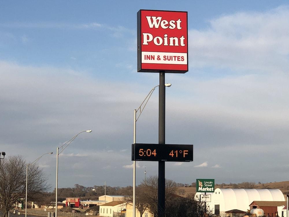 West Point Inn & Suites Exterior photo